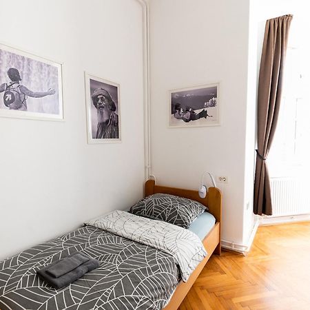 Galeria Rooms Ljubljana Bagian luar foto