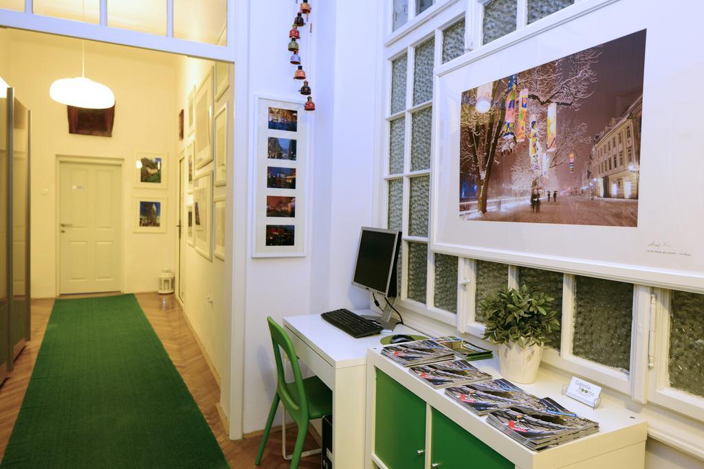 Galeria Rooms Ljubljana Bagian luar foto
