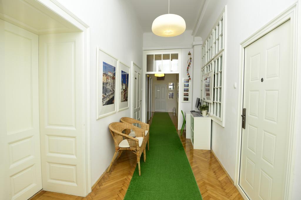 Galeria Rooms Ljubljana Bagian luar foto