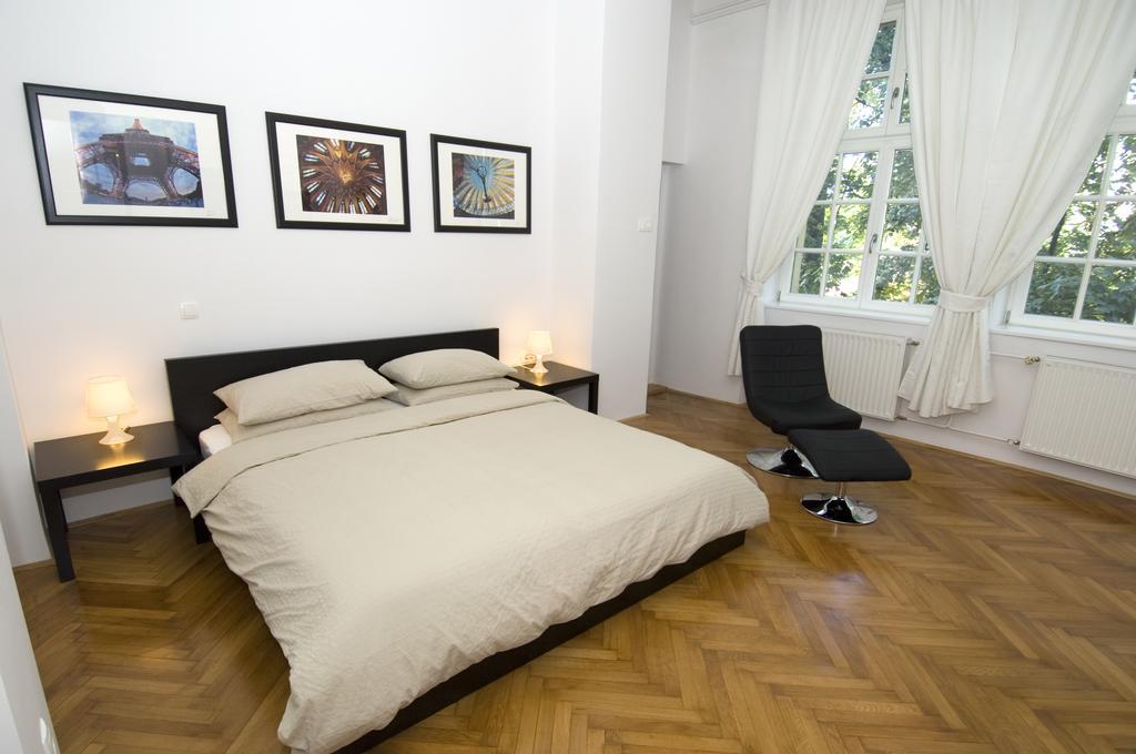 Galeria Rooms Ljubljana Bagian luar foto